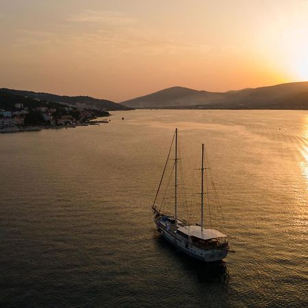Apartments By The Sea Arbanija, Ciovo - 1085 Τρογκίρ Εξωτερικό φωτογραφία