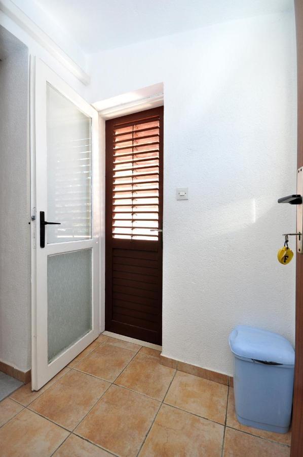 Apartments By The Sea Arbanija, Ciovo - 1085 Τρογκίρ Εξωτερικό φωτογραφία